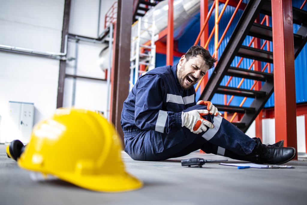 עובד מפעל נפל